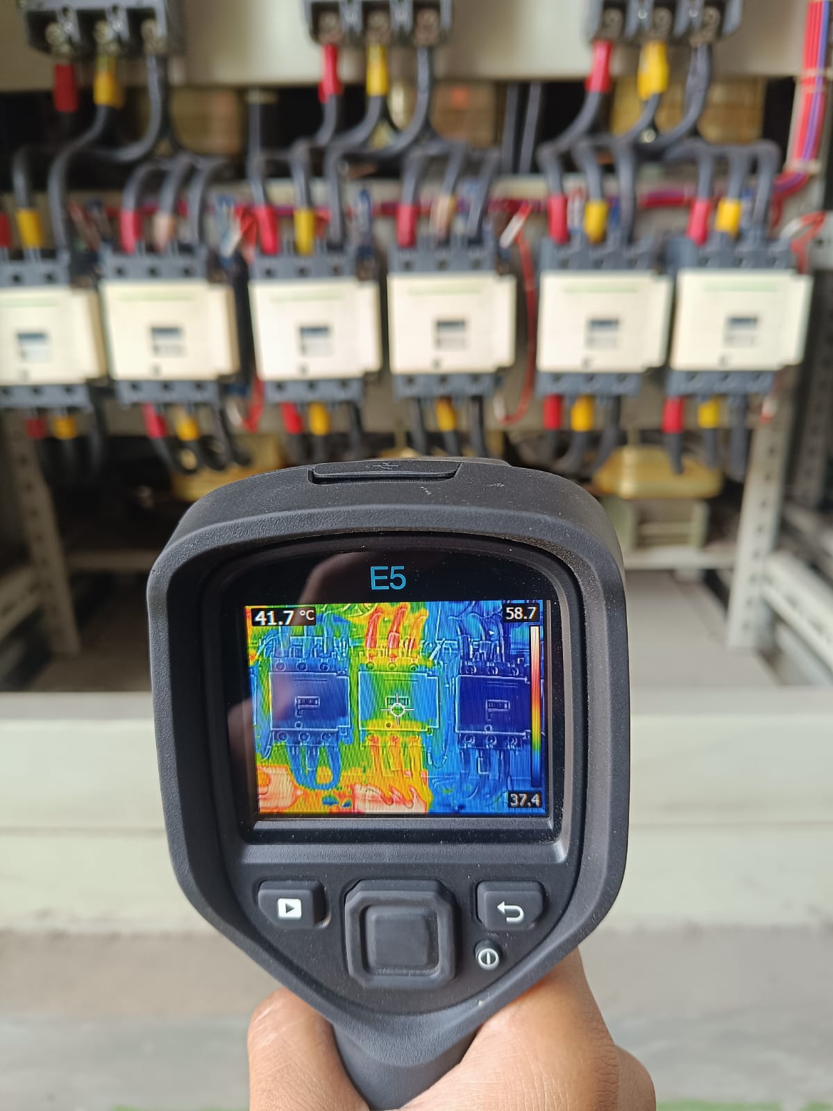 Monitoring KPI Maintenance dan IoT Kelistrikan